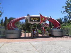 Montagnes russes, simulateur, cinéma en immersion Ferrari ouvre son  premier parc à thème en Espagne